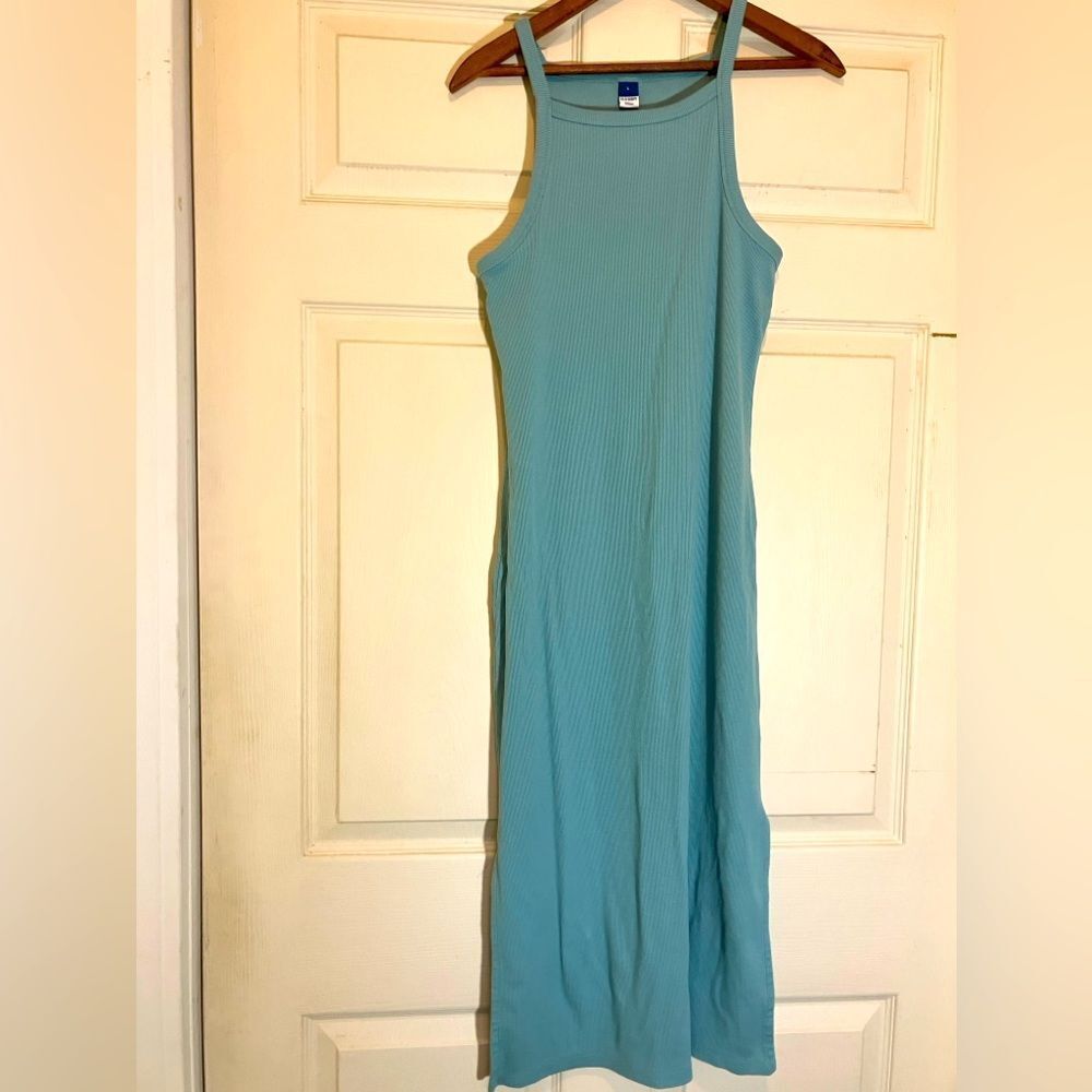 Old Navy, spaghetti strap dress, slits on side, excellent condition, large
